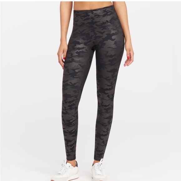 Spanx Faux Leather Camo Leggings Size Small - Picture 1 of 15